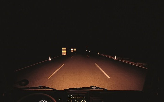 Kinh nghiệm lái xe an toàn vào ban đêm khi không có đèn đường | Tạp chí  Giao thông vận tải